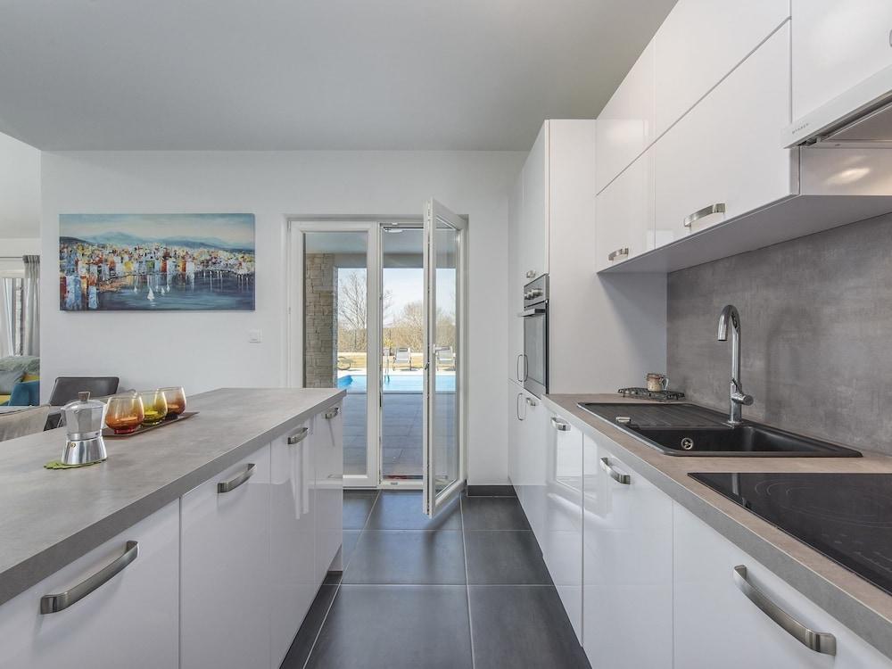 Villa Ragusa for 6+2 People With Pool in a Small Village Sosici Near Rovinj