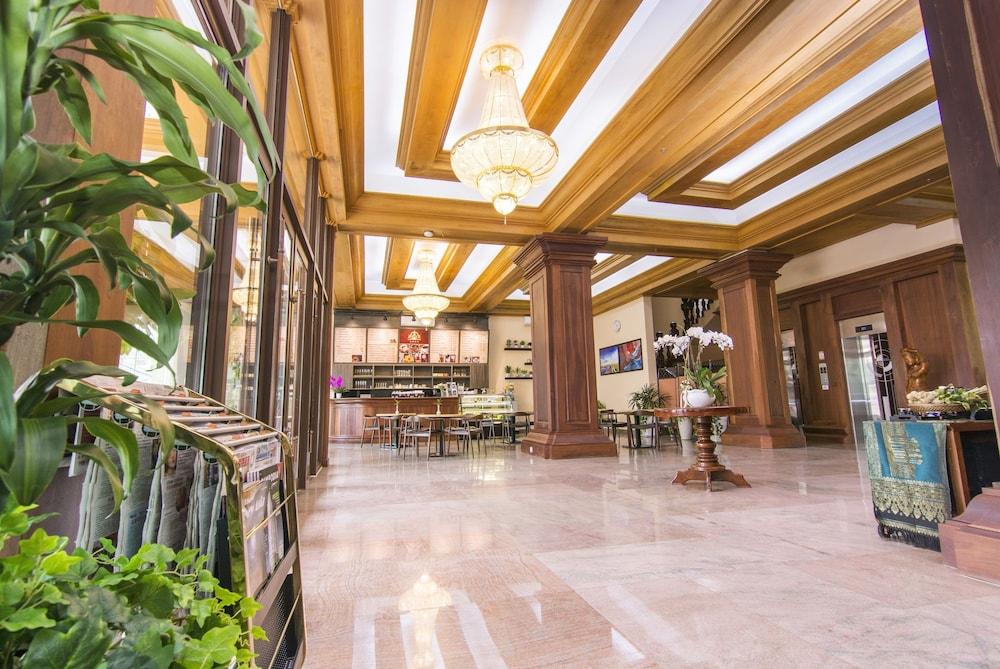 فنوم بنه إيرا هوتل منطقة الجلوس في الردهة