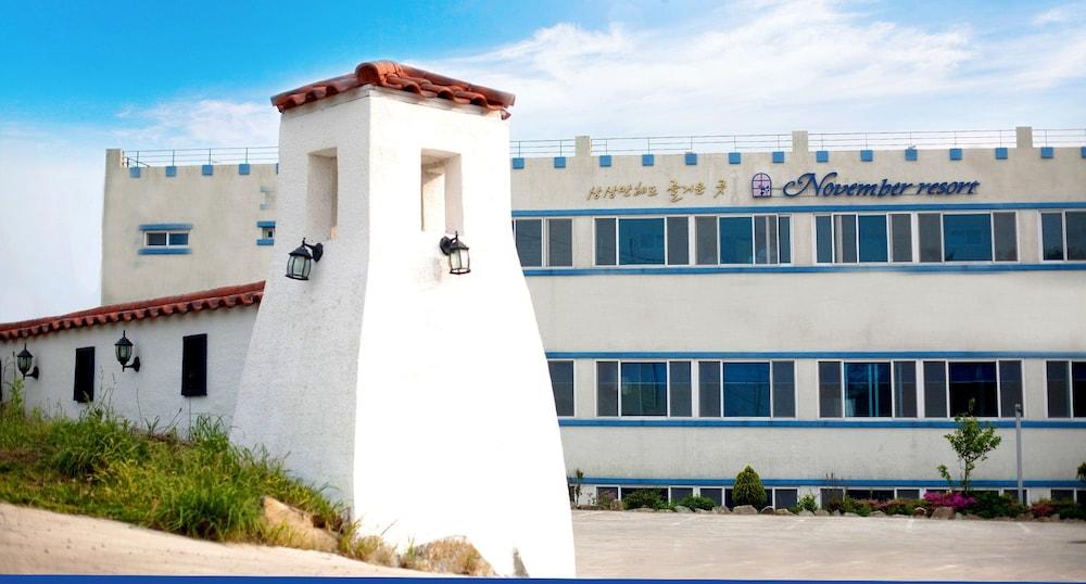 نوفمبر كيدز آند سبا المنطقة الخارجية