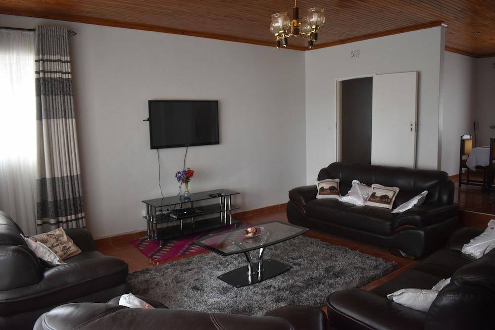 Monavale Hills Getaway