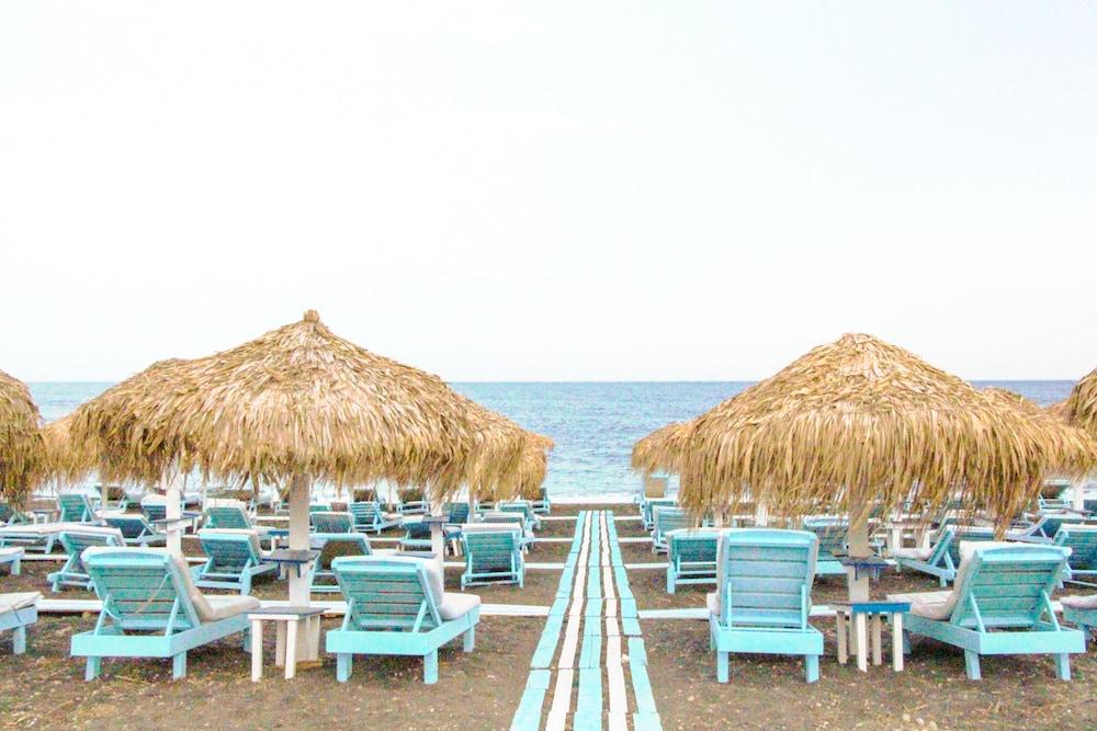 Dodo's Santorini Beach