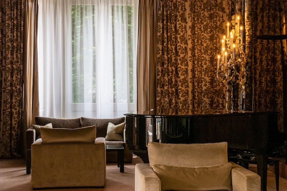 جراند أوتل دو ليوه دور داخلي