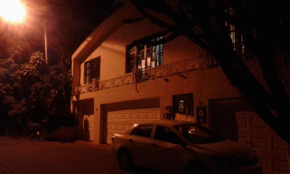 81 On Manor Exterior