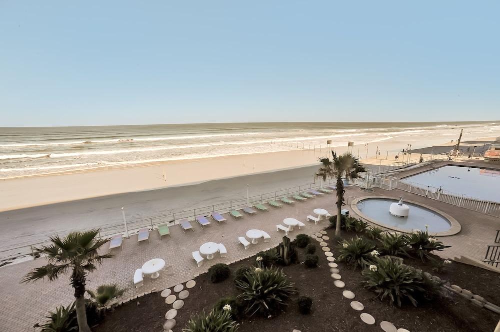 3rd Story Ocreanfront Studio W/views And A Pool 1 Bedroom Apts Featured Image
