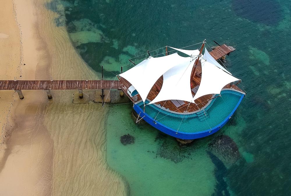 كوكو دي مير هوتل آند بلاك باروت سويتس منظر من الجو