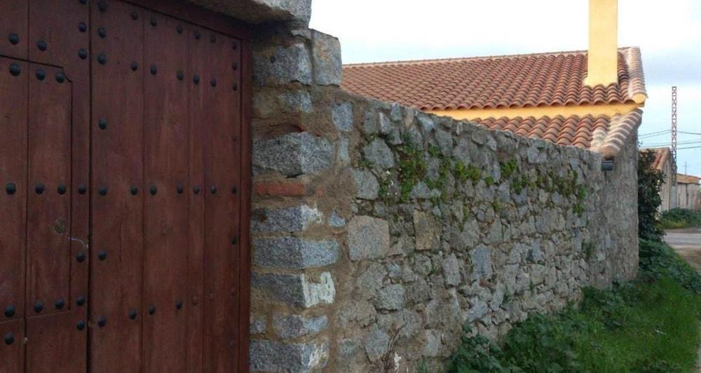 رورال بيدروتشيس كاسا لوس مينيروس تفاصيل الفندق من الخارج