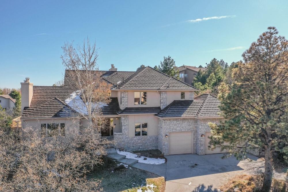 Skyway-extravagant & Luxury Views W/deck & Bar Featured Image