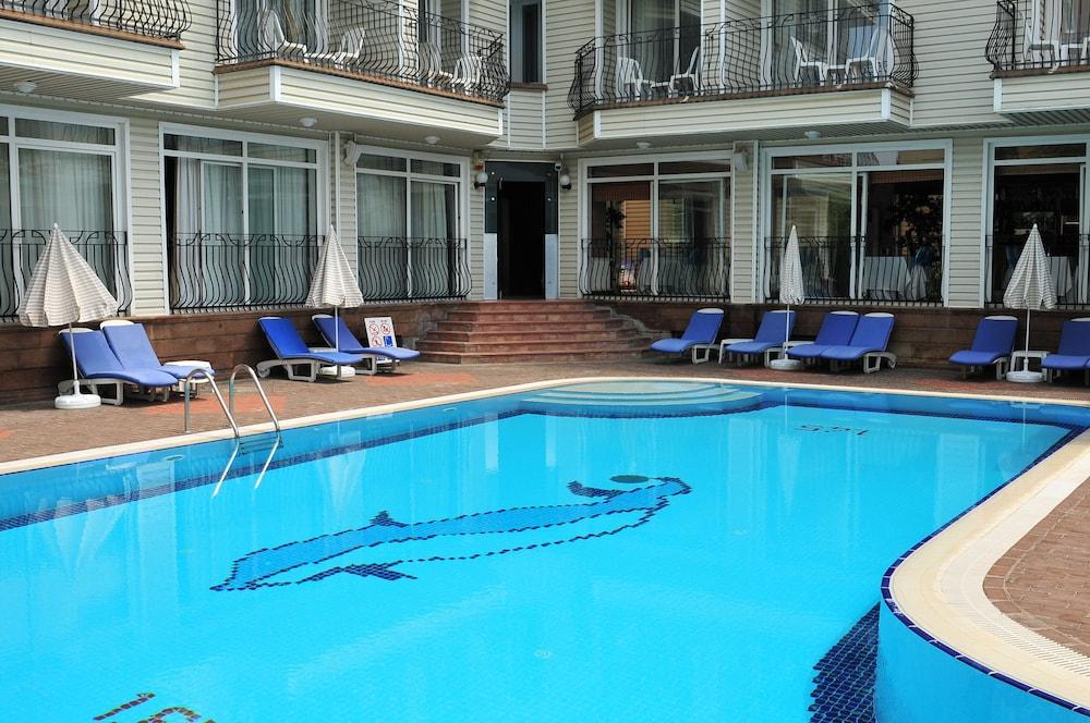 سويت هوم بوتيك هوتل حمام سباحة مكشوف