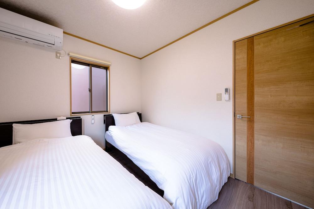 Fraku-Poodle Room