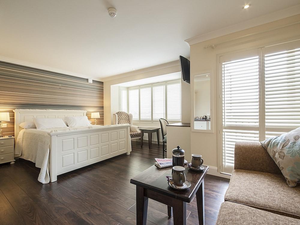 سي بريزي لودج بي آند بي