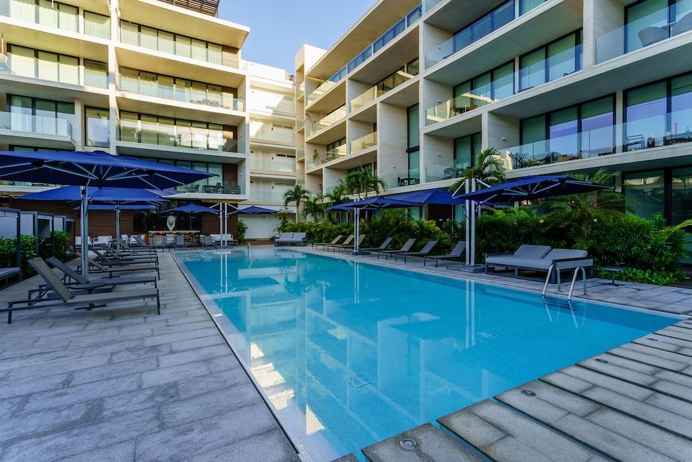 أوشيانا باي أبنا حمام سباحة مكشوف