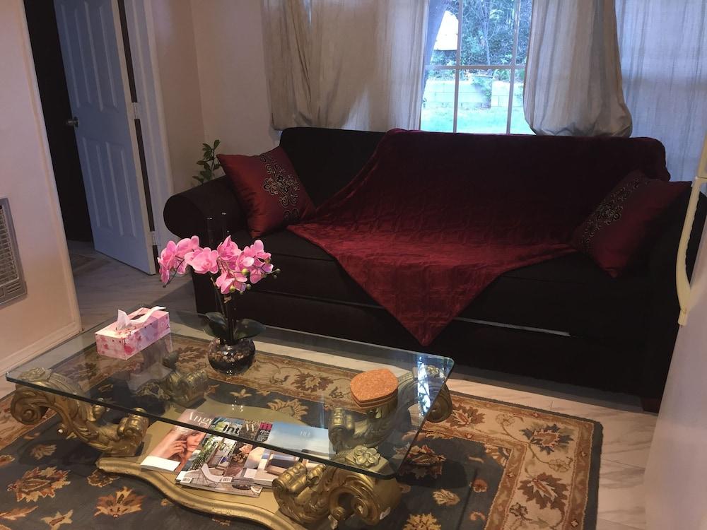 كومفرتابل بيفرلي هيلز تاون هاوس الصورة الأساسية