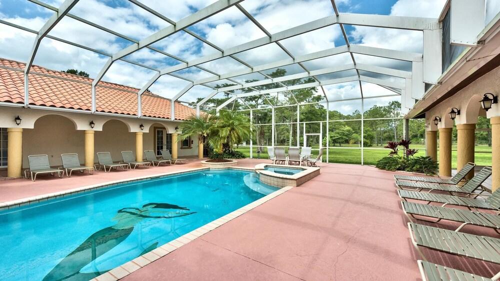Knickerbocker Estate: Elegant 9-BR Getaway in Naples. Enjoy Private Pool, Outdoor Dining, and Expansive Grounds, Experience Tranquility with Easy Access to Naples' Best Indoor Pool