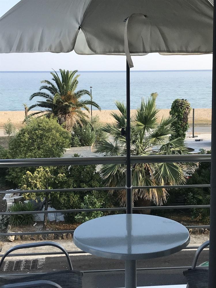 نيكولايديس أبارتمنتس