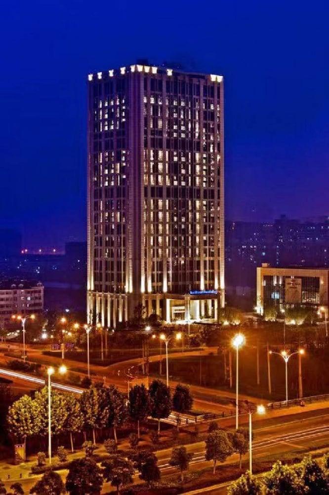 بست ويسترن بريمير هوتل هيفي المنطقة الخارجية