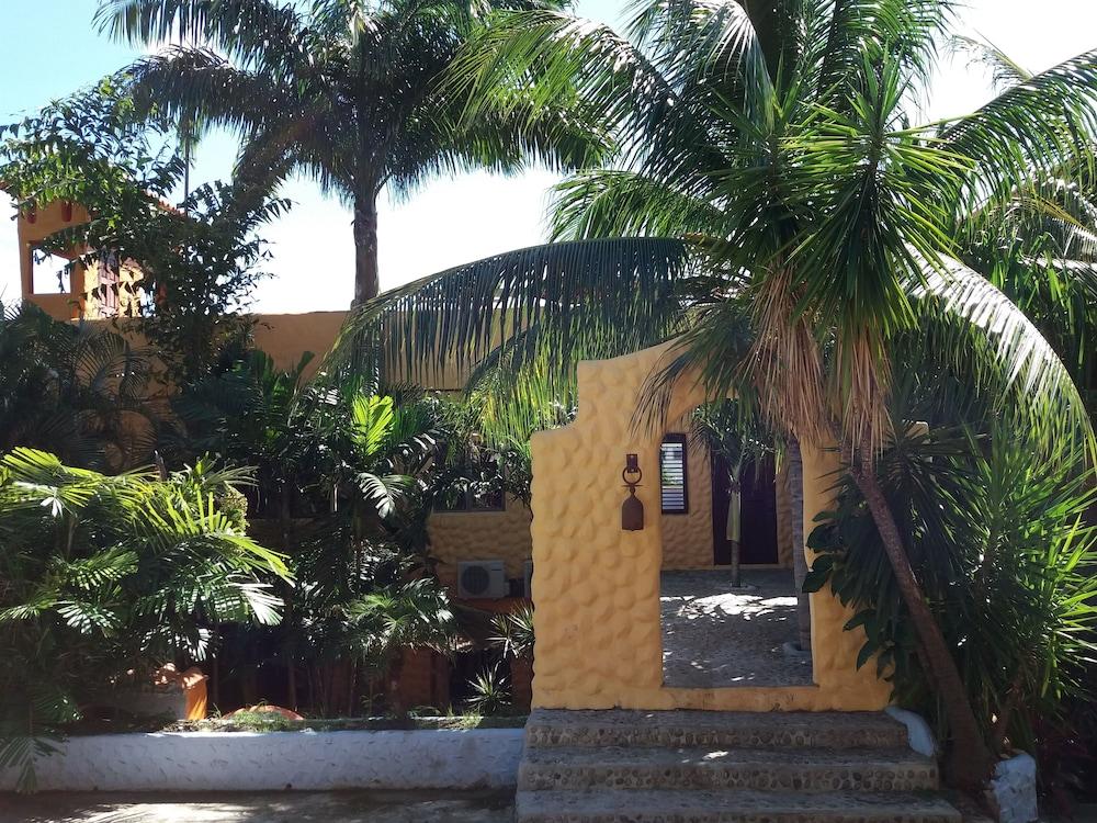 Reef View Pavilion Villas and Condos Exterior