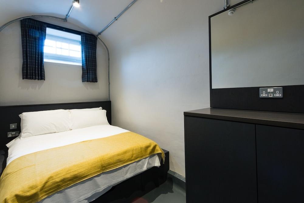 CoDE Pod  – The CoURT - Edinburgh Room