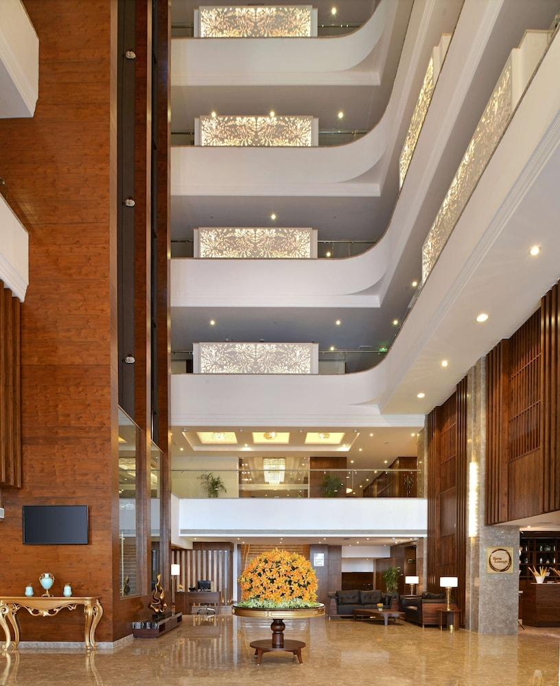 Radisson Chandigarh Zirakpur Lobby