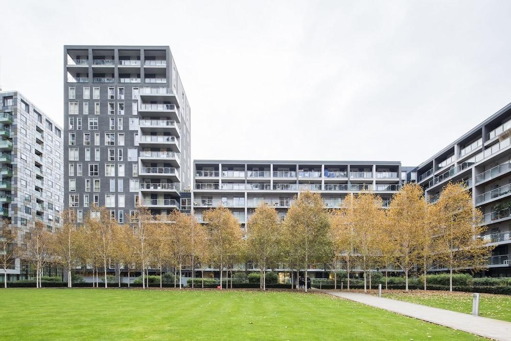 Modern Apt. in the Heart of Docklands Exterior