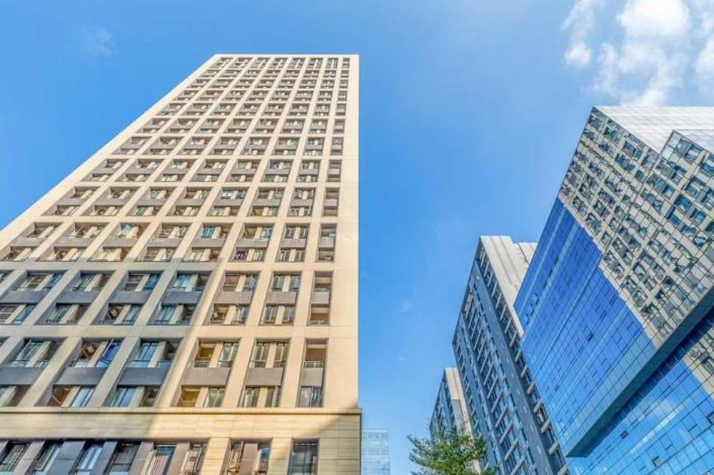 ليوو أبارتمنت جرين لاند بلازا برانش