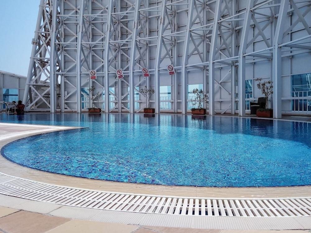 Superb Studio w/ Lake Views in JLT - Near the Metro! Waterslide