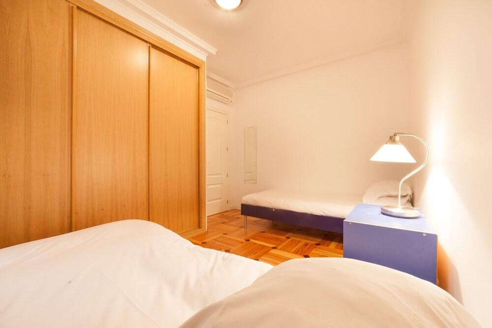 كلاسيكال فلات إن باريو سالامانكا باي ألو هاوسينج أخرى