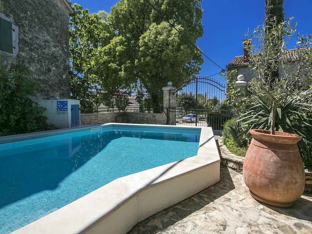 Classic Villa in Mušalež With Private Pool Waterslide