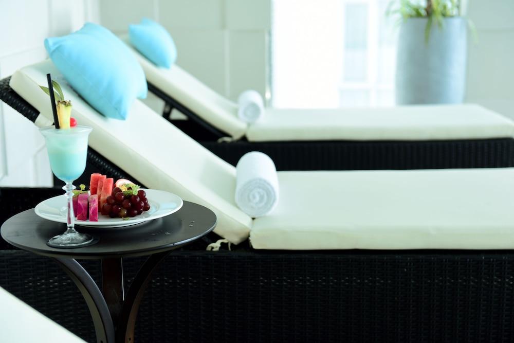 أمينا ريزيدنسيز آند سويتس - مانيدجد باي ميليا حمام سباحة مغطى