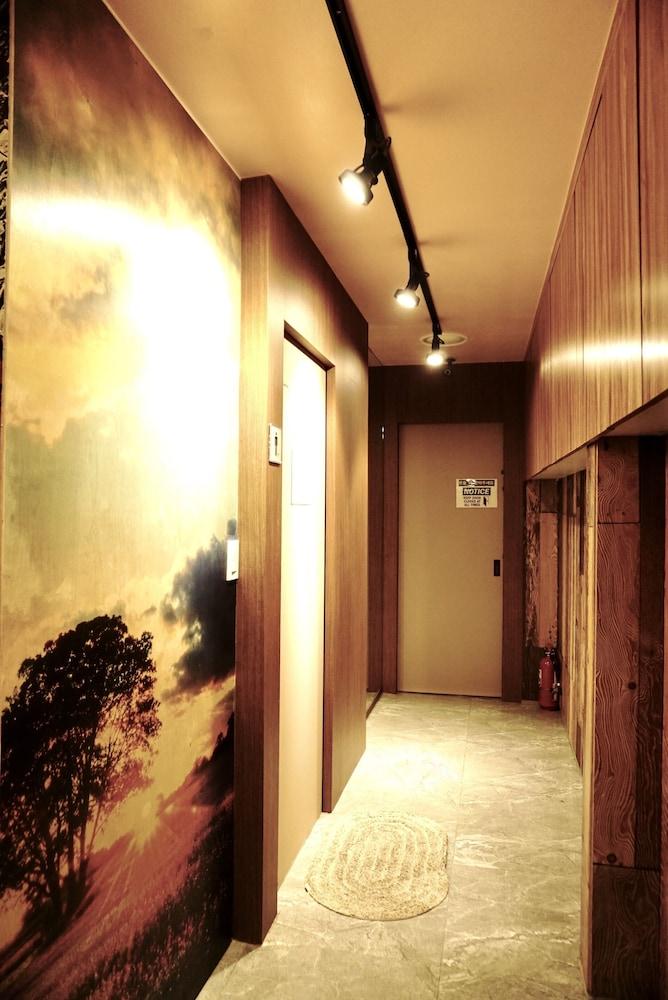 Capsule Majung Lobby