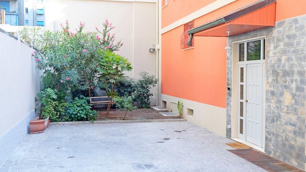 بي آند بي أي 10 موندي منصة تسجيل إجراءات الوصول/المغادرة