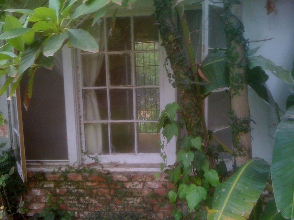 كومفرتابل بيفرلي هيلز تاون هاوس المنطقة الخارجية