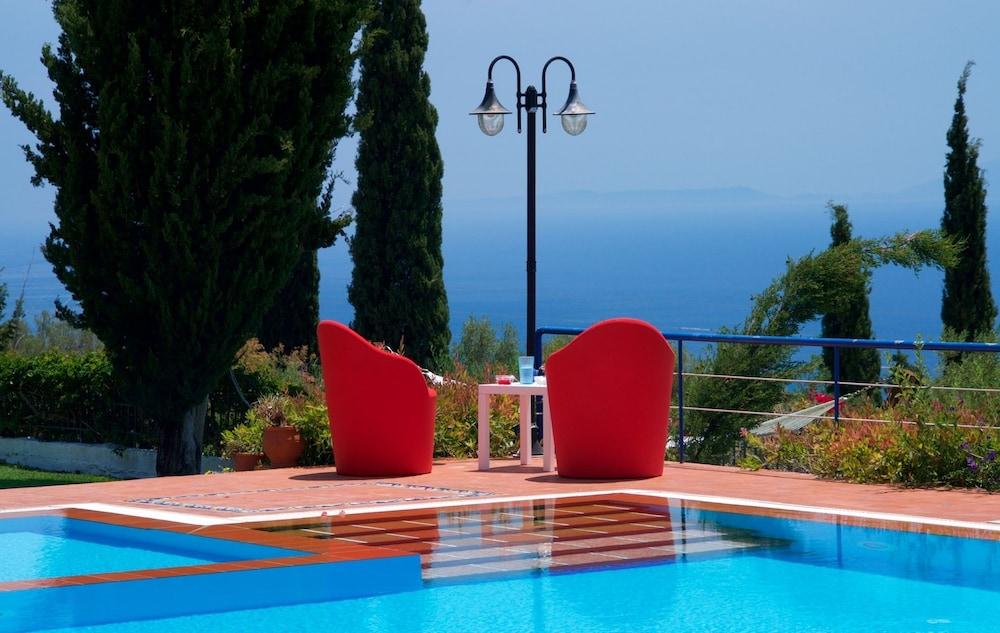 Felix Residence Infinity Pool