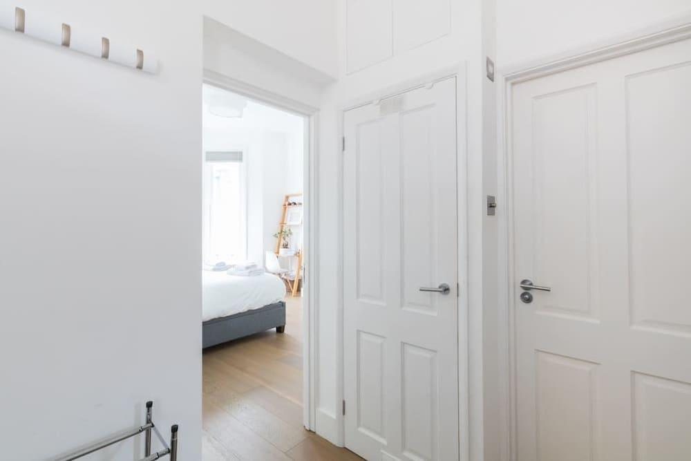 مودرن ستايليش آند لاكزوريوس 1 بد فلات داخلي