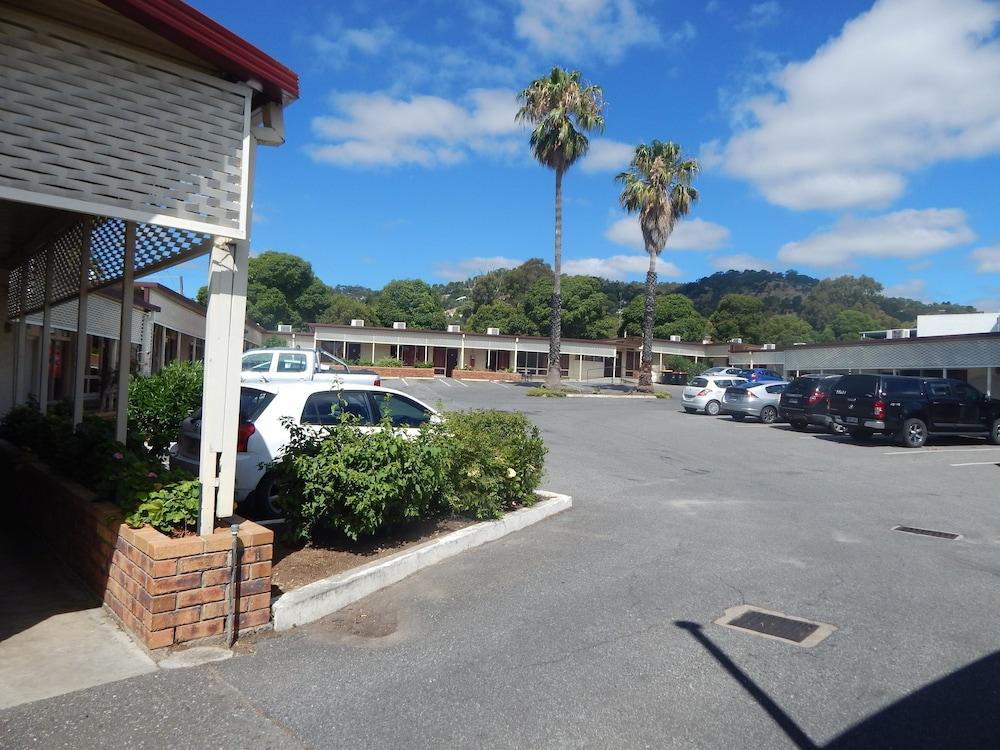 Jacksons Motor Inn Property Grounds