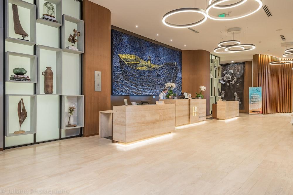 Private Ocean Condos - Hyde Beach Resort Reception