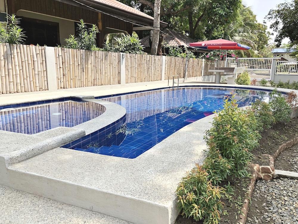 R & S Rest Place Resort Outdoor Pool