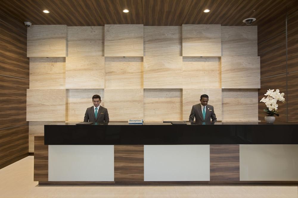 سومرسيت دامانسارا أتاما بيتالينج جايا داخلي