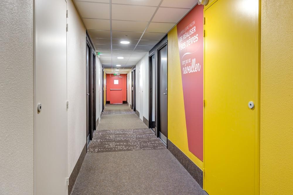 فندق بي آند بي - غوسانفيل، مطار شارل ديغول الدولي داخلي