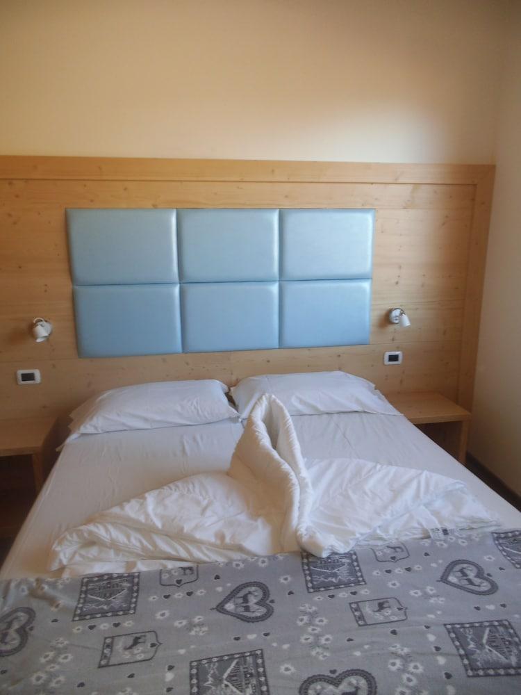 أبارتهوتل دولوميتيز ليفينج آند ريلاكس غرفة