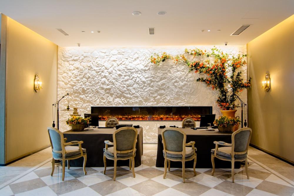 وايهاي كينغتيوان هوليداي هوتل منطقة الجلوس في الردهة