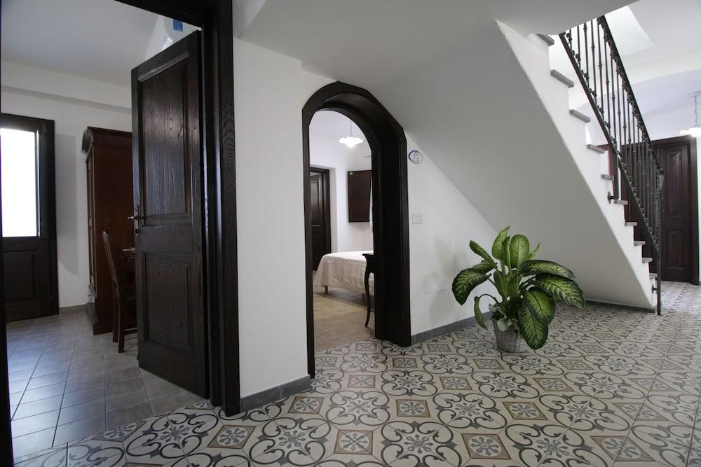 Ghivine Albergo Diffuso Interior