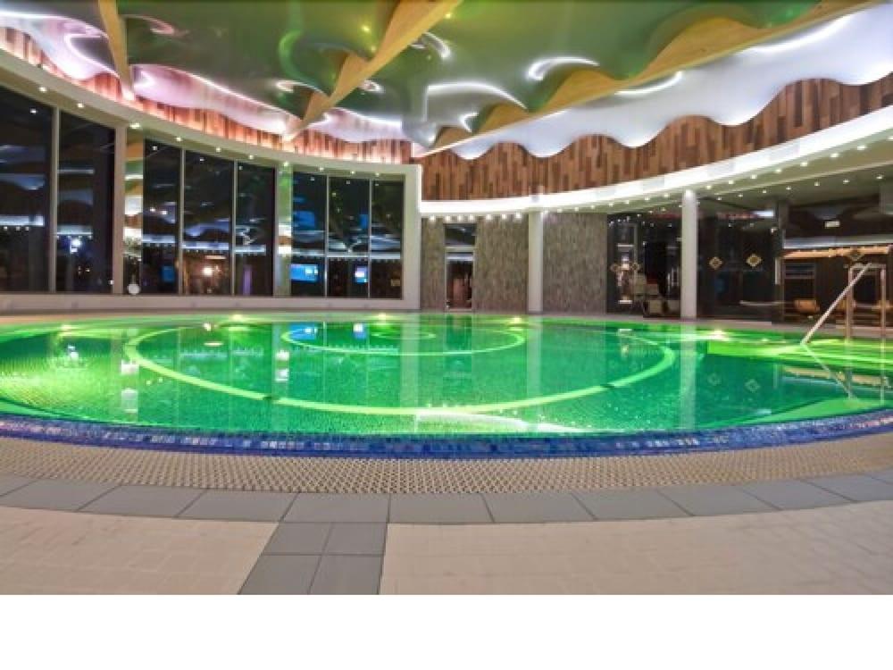 هوتل ويلنيس ميديكال سبا يونيترال حمام سباحة مغطى