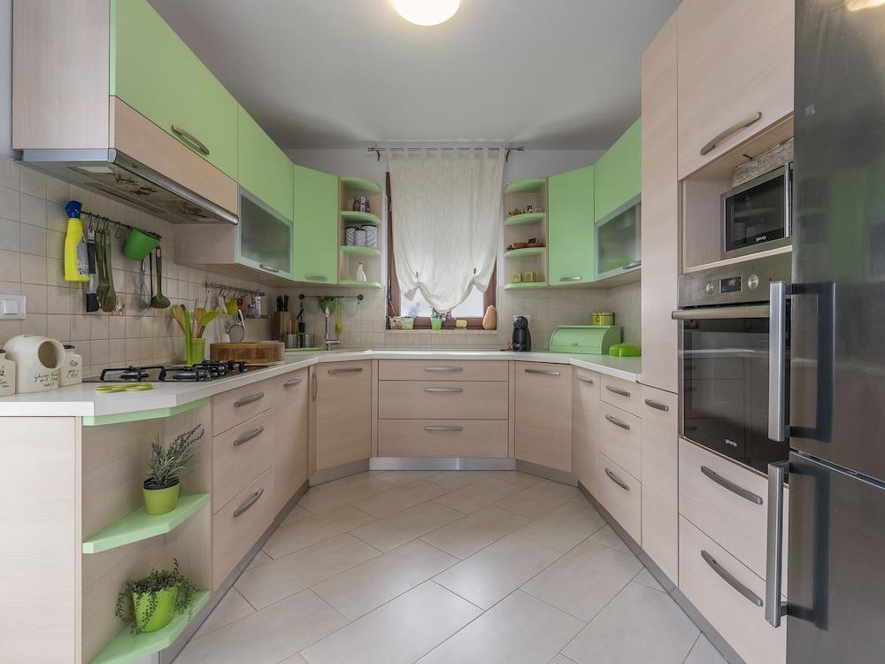 Holiday House with Private Pool & Garden in Nova Vas near Porec