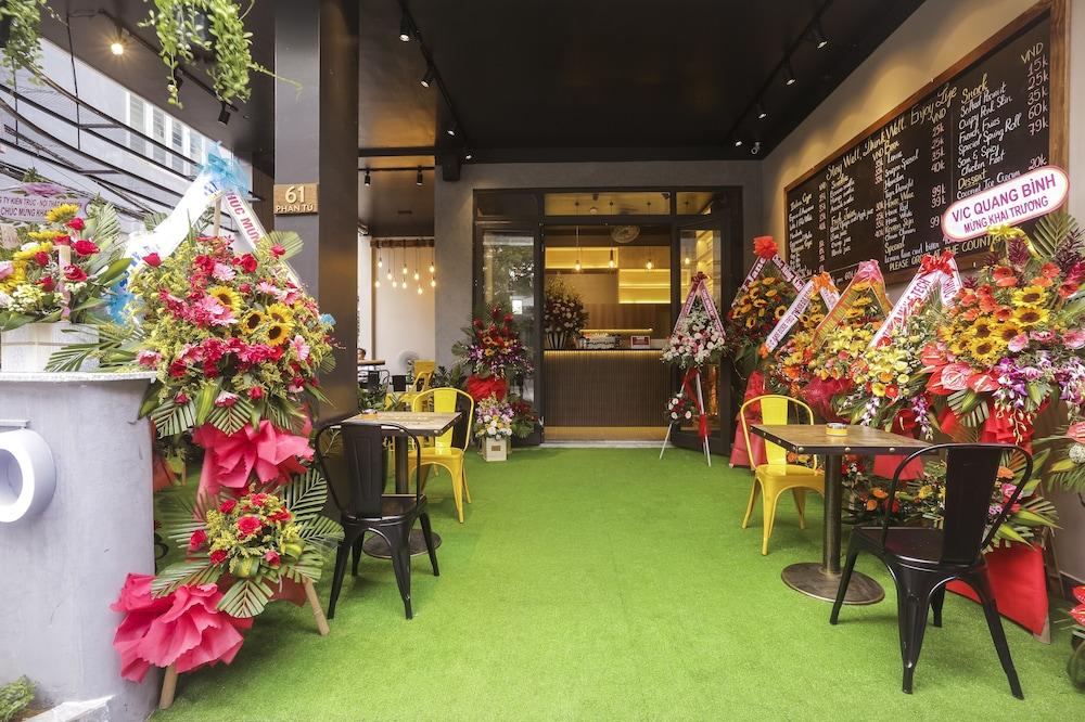 The Rooster Cafe, Dormitory and Studio Reception