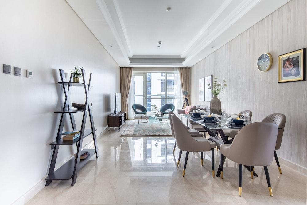 شقة غنية ونابضة بالحياة مكوّنة من غرفتي نوم مع مكتب في وسط مدينة دبي الصورة الأساسية