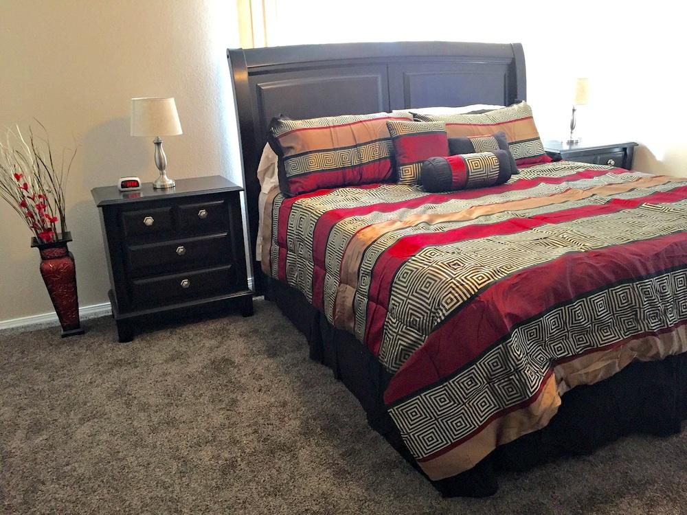 ذا تشامبيونز باي برانسون إم أو كوندوز غرفة