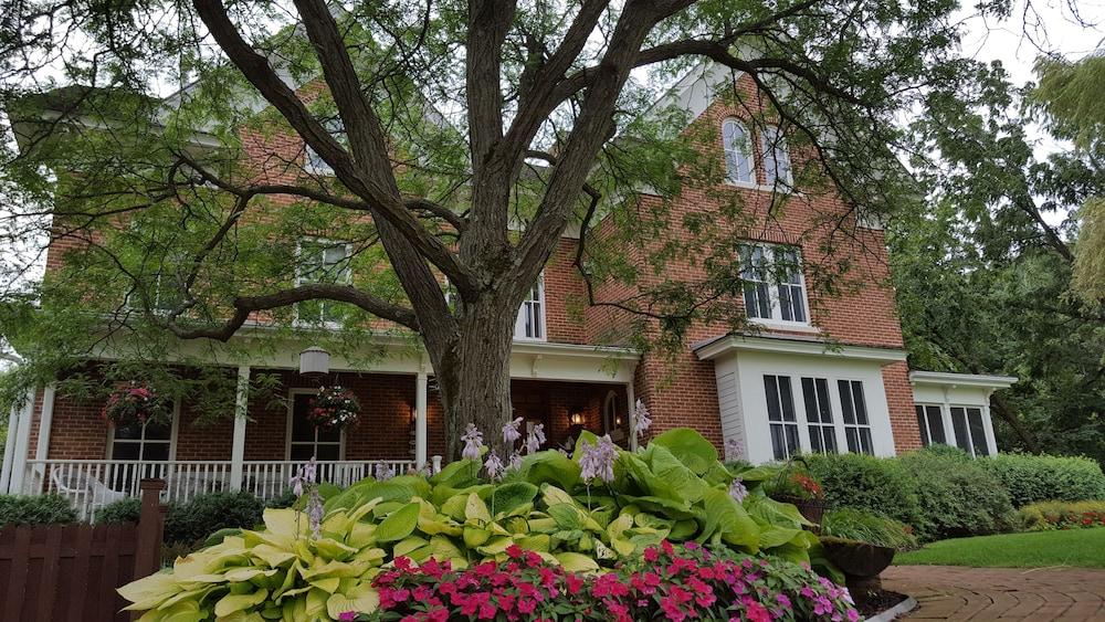 راوند بارن فارم بي آند بي إيمنت سنتر