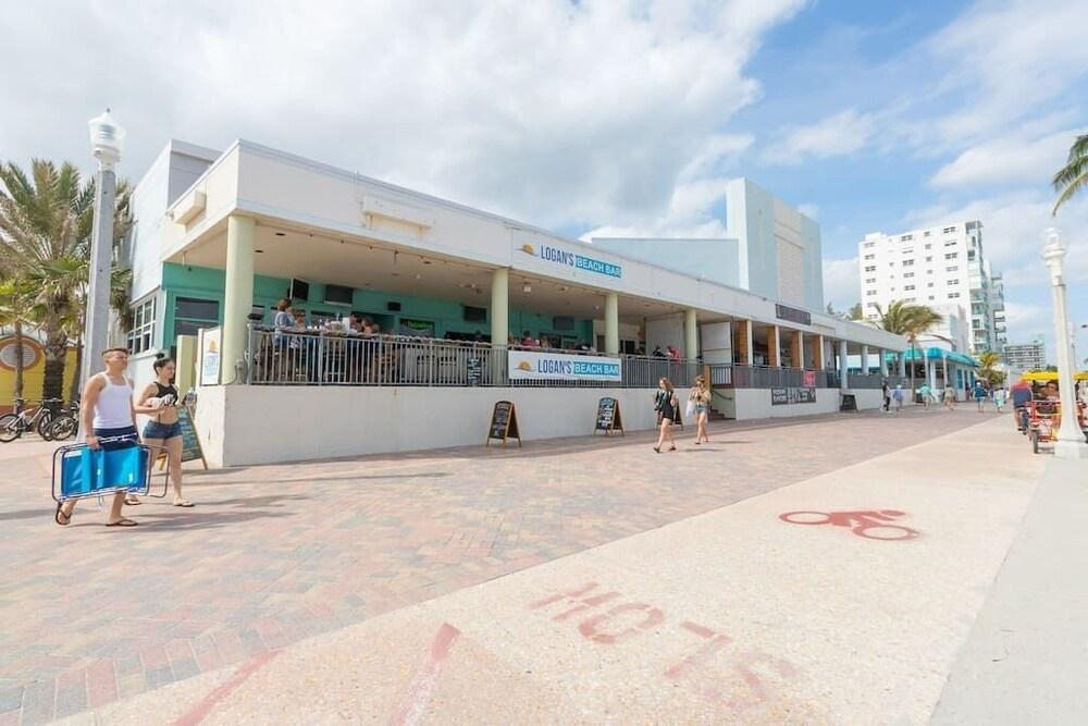 449 سيتي فيو ستوديو هوليوود بيتش زحليقة مائية