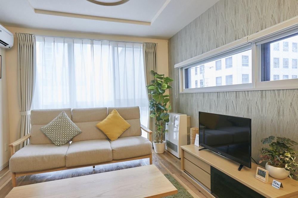 Pinn-N4E2 Interior Detail