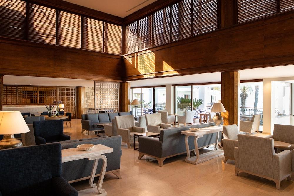 Annabelle Lobby Lounge